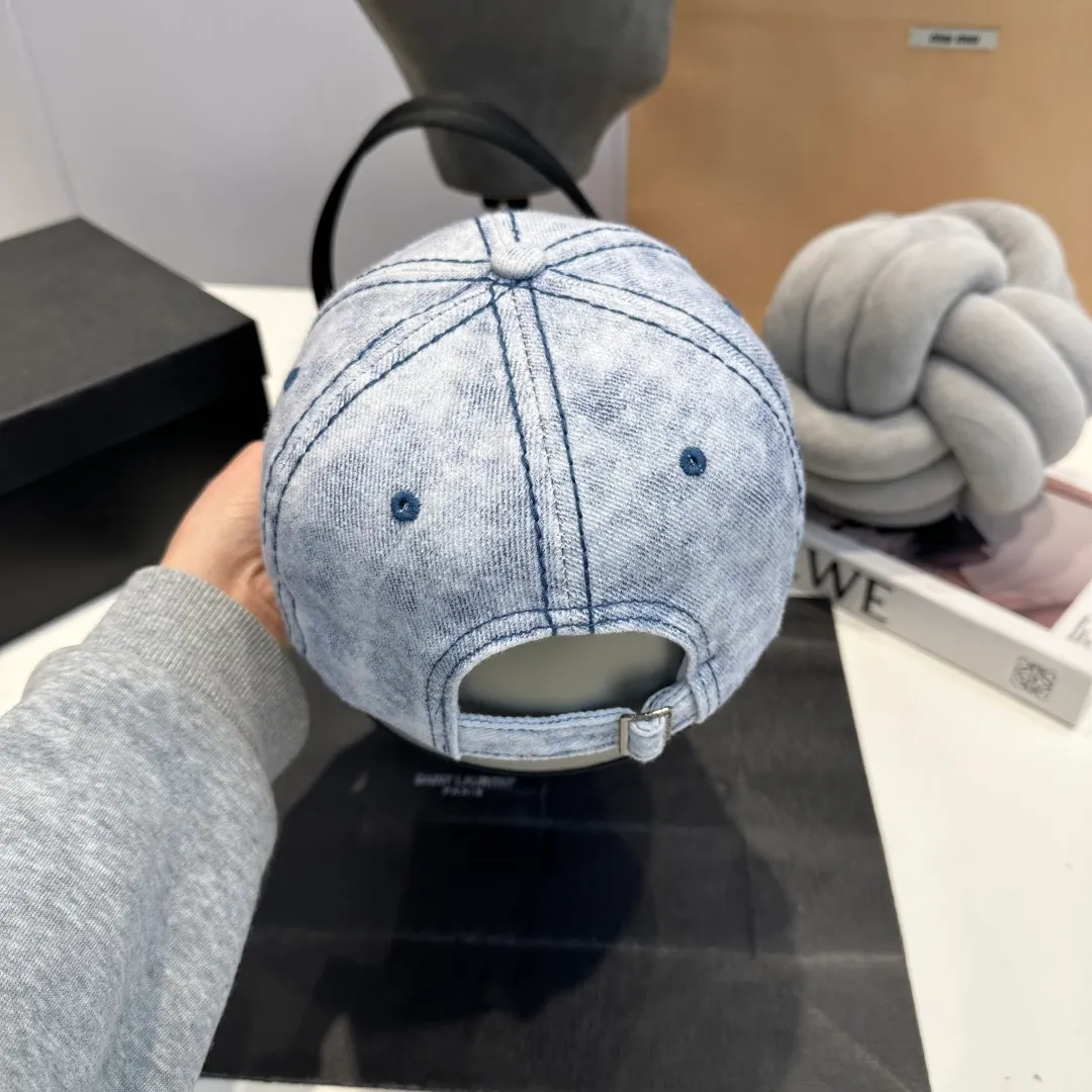 P60 Crow Heart 🆕🆕New baseball cap, stylish and classic cross logo, casual with a cool feeling, unisex style, same style for men and women! Very easy to match! Head circumference: 56-58cm is available